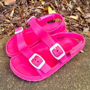 Little girls bright pink sandals, size 9/10